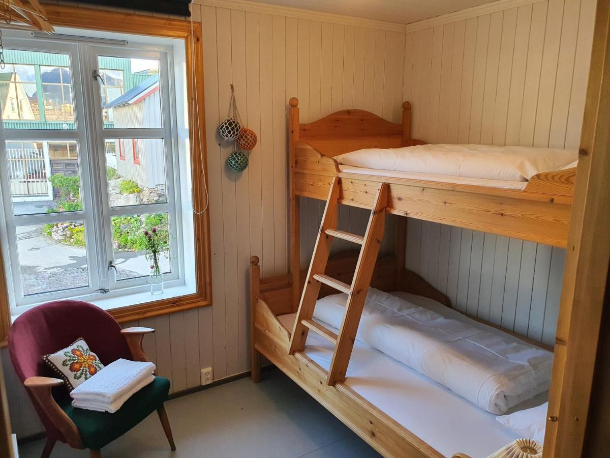 Heimbrygga Restaurant & Accommodation Skrova 外观 照片