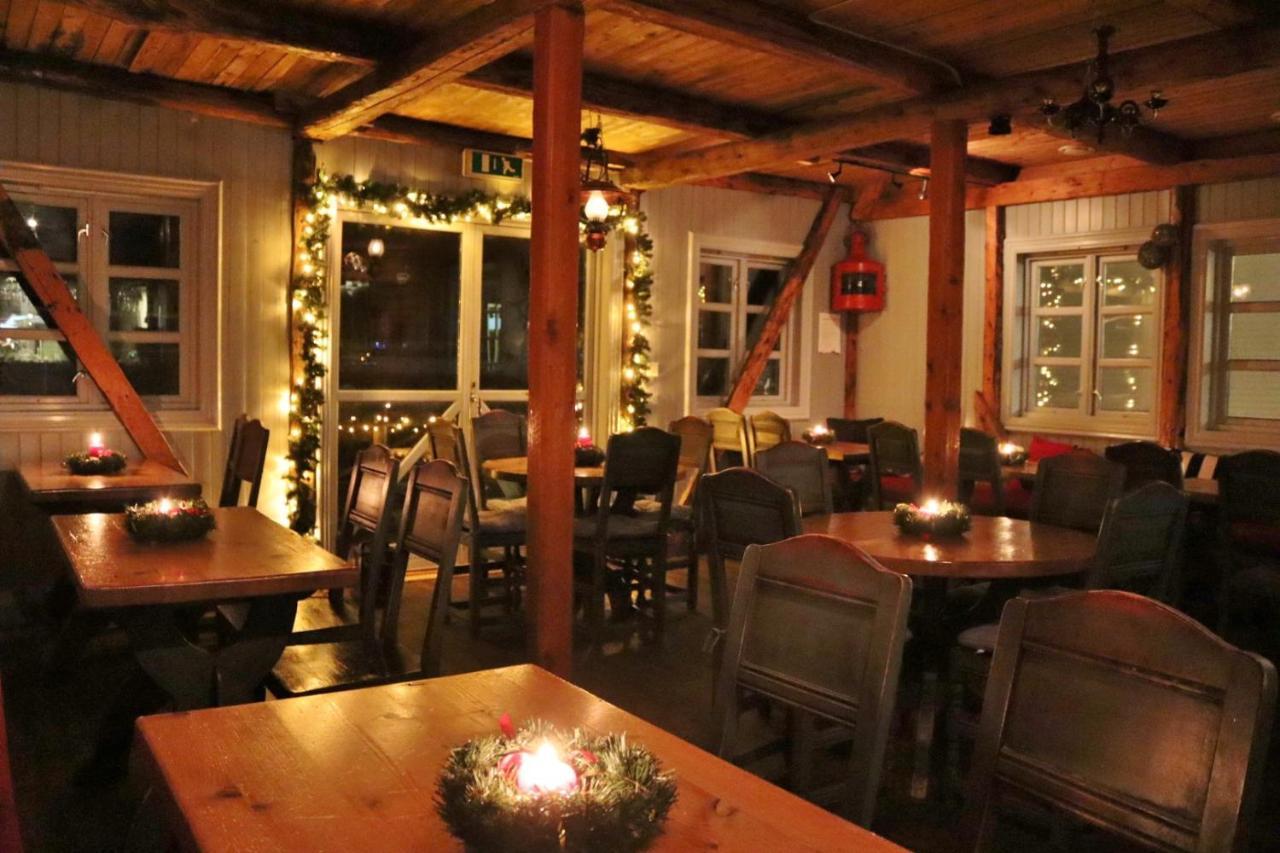 Heimbrygga Restaurant & Accommodation Skrova 外观 照片