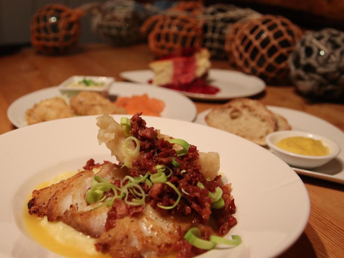 Heimbrygga Restaurant & Accommodation Skrova 外观 照片