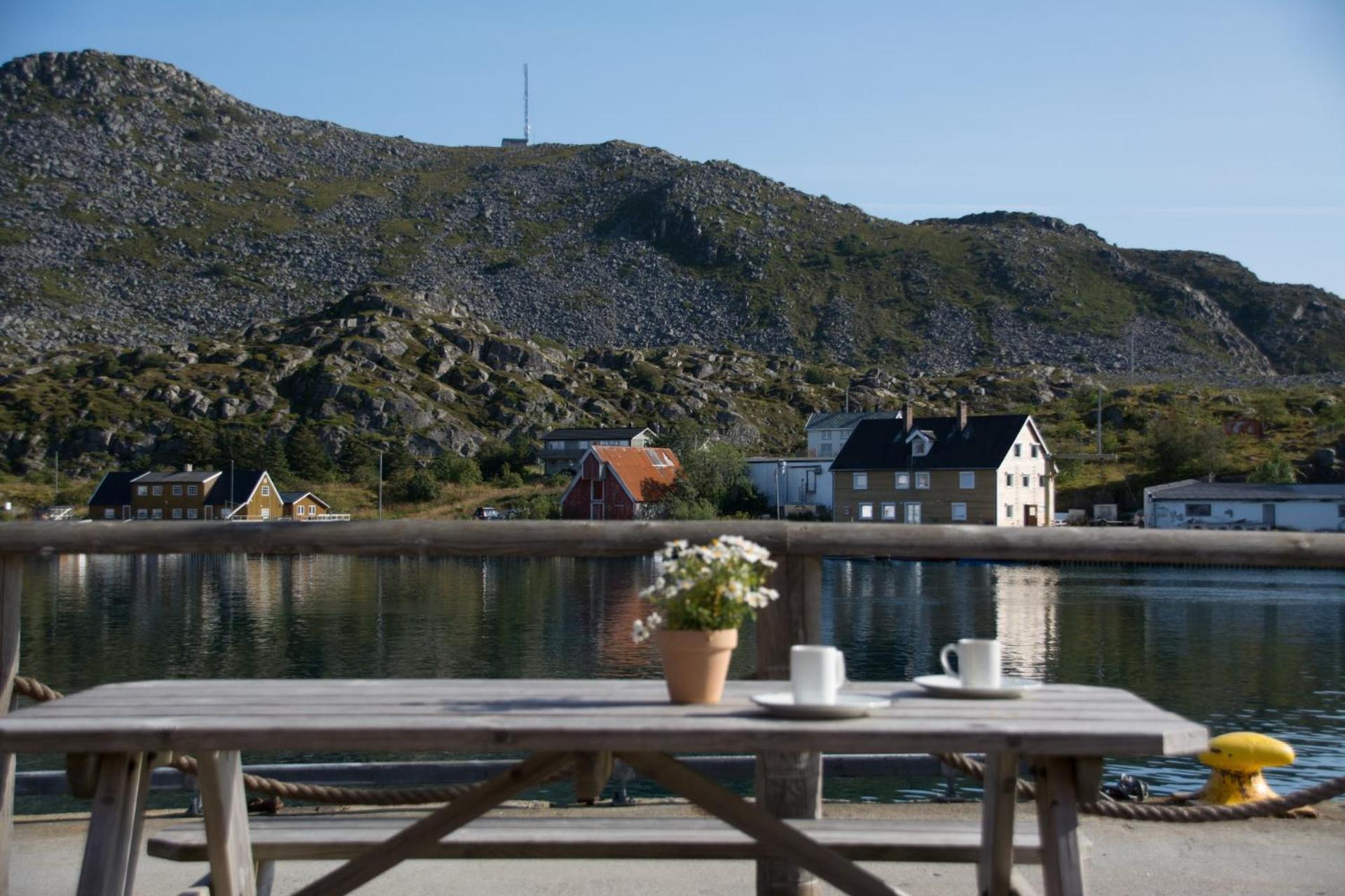 Heimbrygga Restaurant & Accommodation Skrova 外观 照片