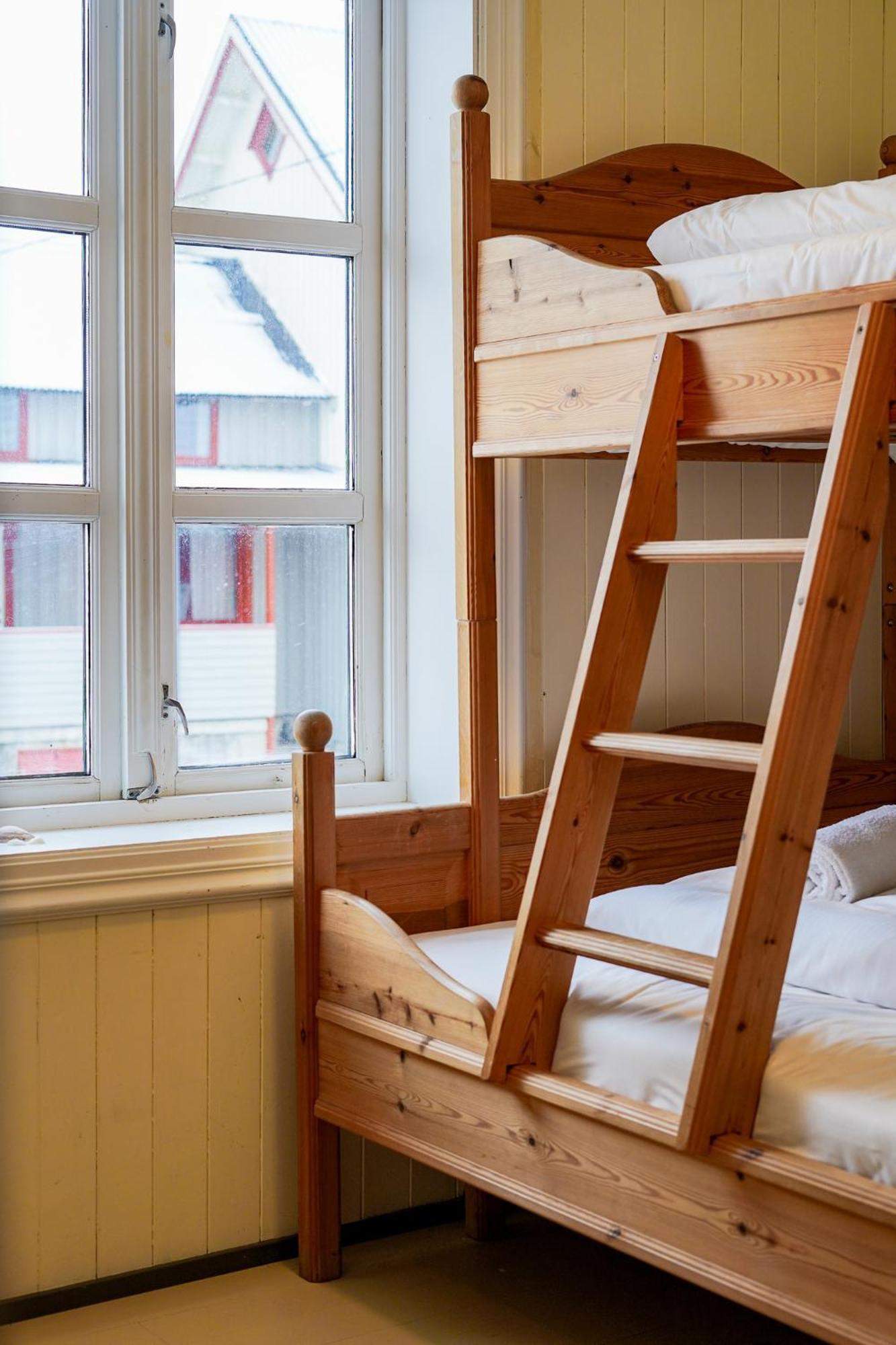 Heimbrygga Restaurant & Accommodation Skrova 外观 照片